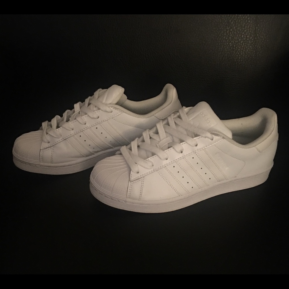 Adidas 👟 - Picture 3 of 5